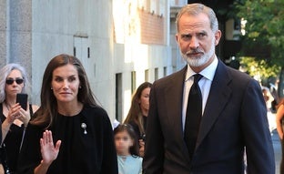 Así ha sido el íntimo funeral del tío de los Gómez-Acebo con el encuentro de los reyes Felipe, Letizia y Juan Carlos