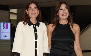 Ficha el vestido de Zara holgado que ha llevado Lourdes Montes y que se puede combinar con botas, bailarinas y zapatillas