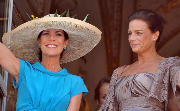 Carolina de Mónaco junto a su hermana, la princesa Estefanía. 