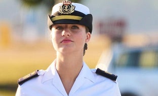 Leonor por fin navega: la sorprendente foto de la princesa en un velero con sus compañeros de la Escuela Naval de Marín