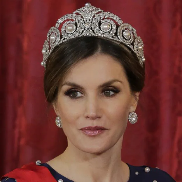 Doña Letizia llevando la tiara de Cartier en 2018. 