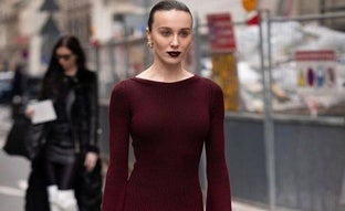 Vestidos burdeos para llevar la tendencia más elegante del otoño