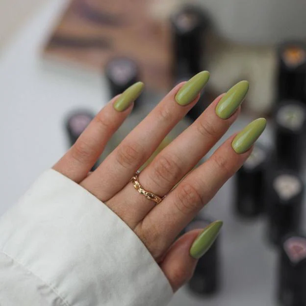 Esmalte 659 Matcha Latte de Semilac. Precio: 10,90 euros