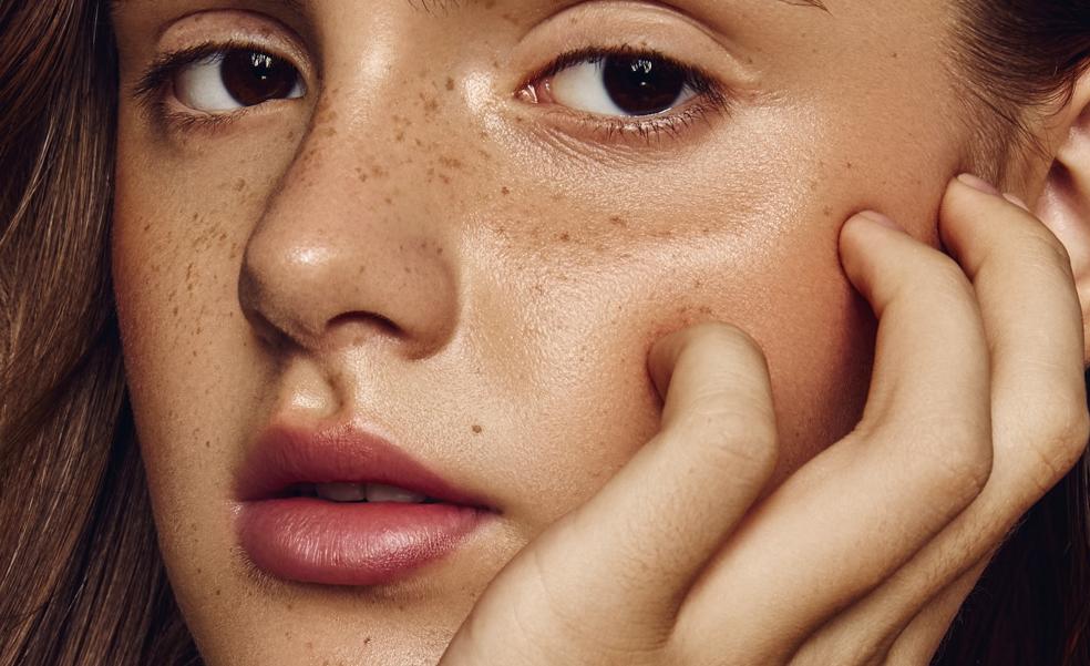 Contornos de ojos con retinol que acaban con las manchas y con las patas de gallo