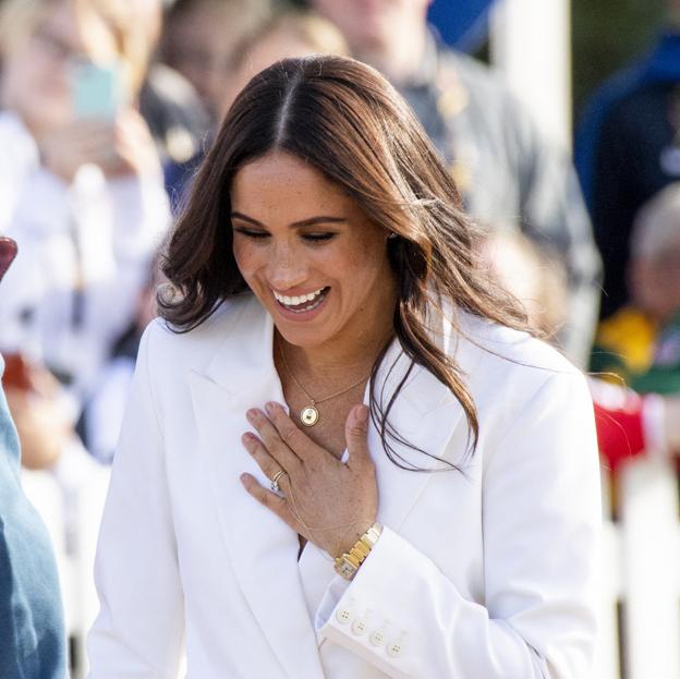 Meghan Markle con el reloj Tank Française de Cartier.