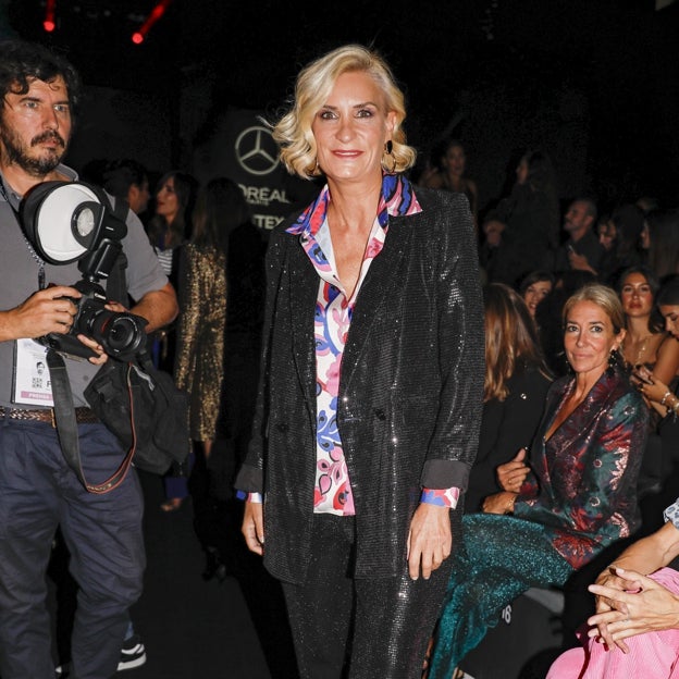 María Zurita, la royal que ha convertido el conjunto de blazer y pantalón en su básico para todo