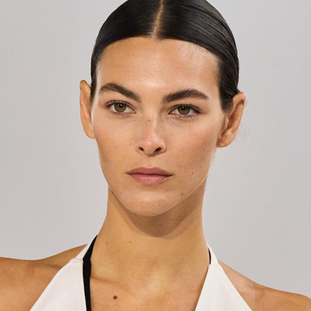 Todos los usos de Lumi Glotion, el iluminador viral de 10 euros con el que parece que te acabas de hacer un tratamiento facial