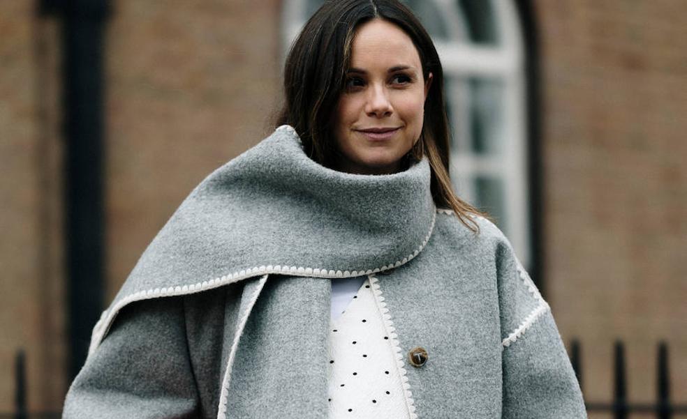 Abrigos con bufanda incluida, la tendencia más calentita que va a arrasar en invierno