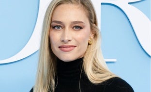 Beatrice Borromeo impresiona con un sofisticado y elegante total look de Dior en la Semana de la Moda de París