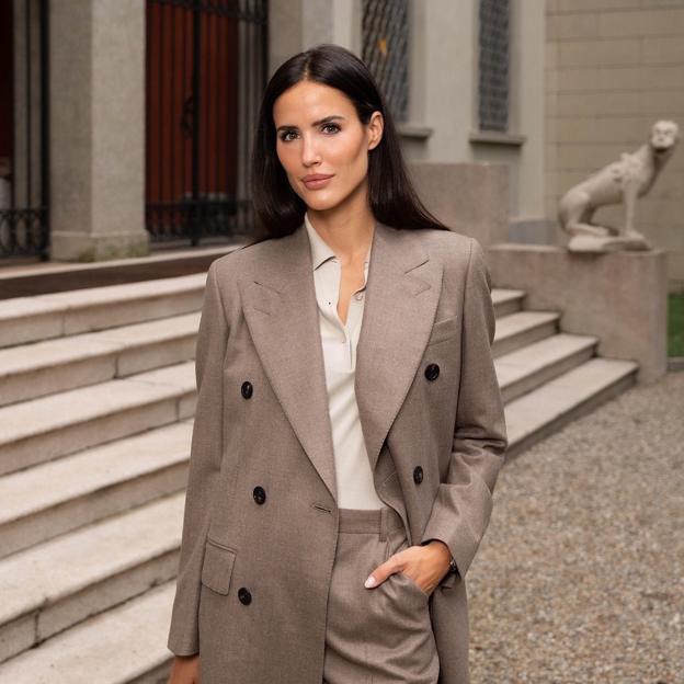 Vestir de color taupé: el tono más elegante del 2025 y los básicos más bonitos