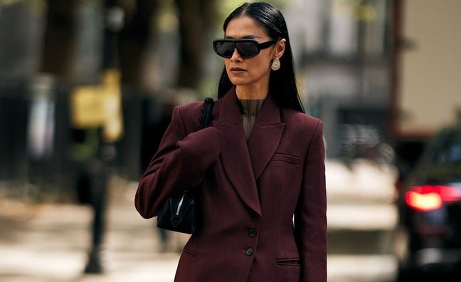 Blazer burdeos para este otoño: así es la tendencia más elegante que lucirás esta temporada