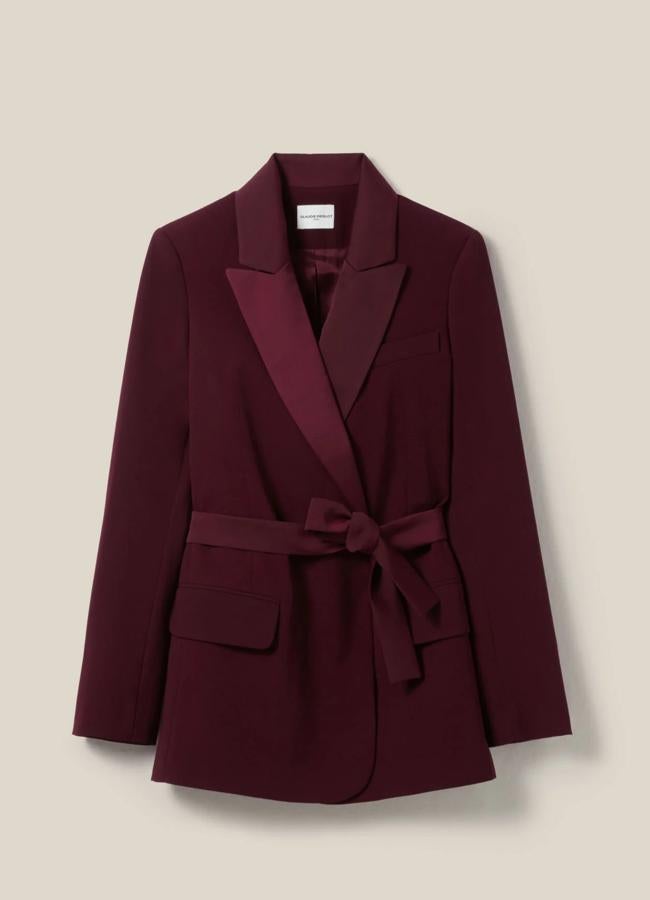 Blazer con lazada en burdeos de Claudie Pierlot.