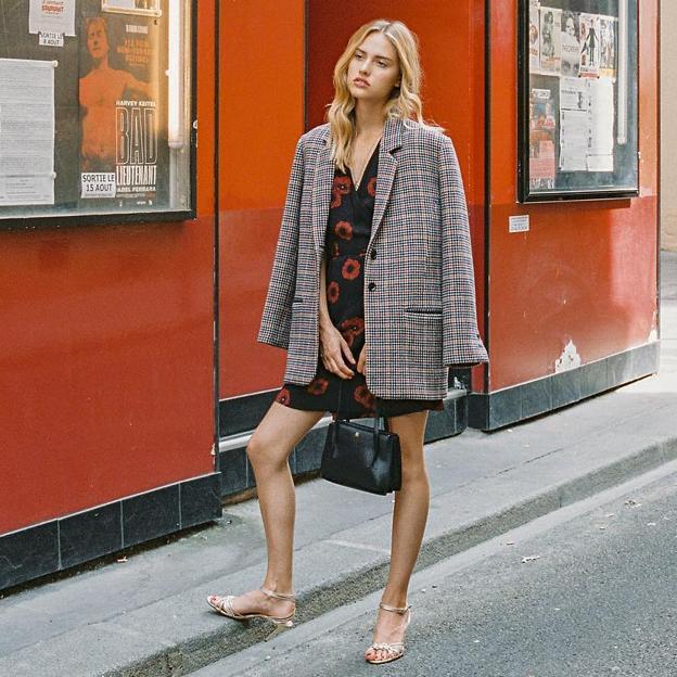 Las compras de la semana de Sfera: elegantes vestidos midi, pantalones que hacen tipazo y americanas de entretiempo