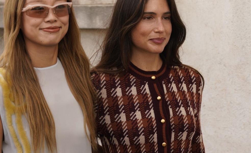 Chaquetas de tweed cortas que llevan las chicas bajitas porque estilizan y quedan muy elegantes