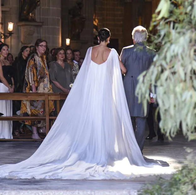 La capa del vestido de novia de Ana Cristina Portillo.