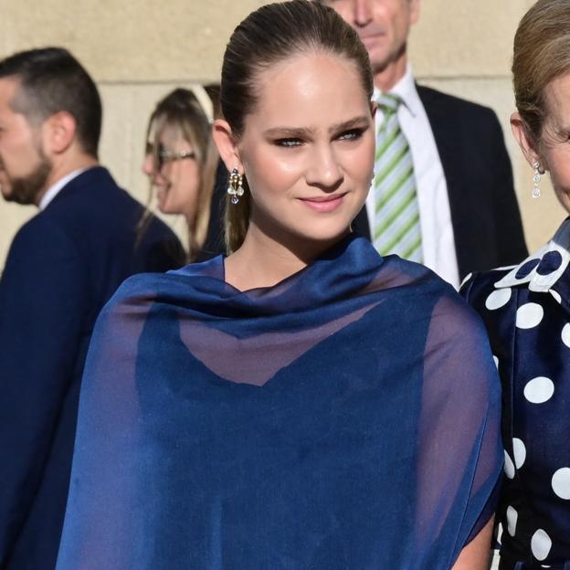 El look prestado de Irene Urdangarin en la boda de Teodora de Grecia: un vestido vintage de la infanta Cristina que le estaba grande