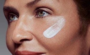 Recomendadas: tres cremas con retinol y vitamina C que las mujeres +50 usan para una piel saludable