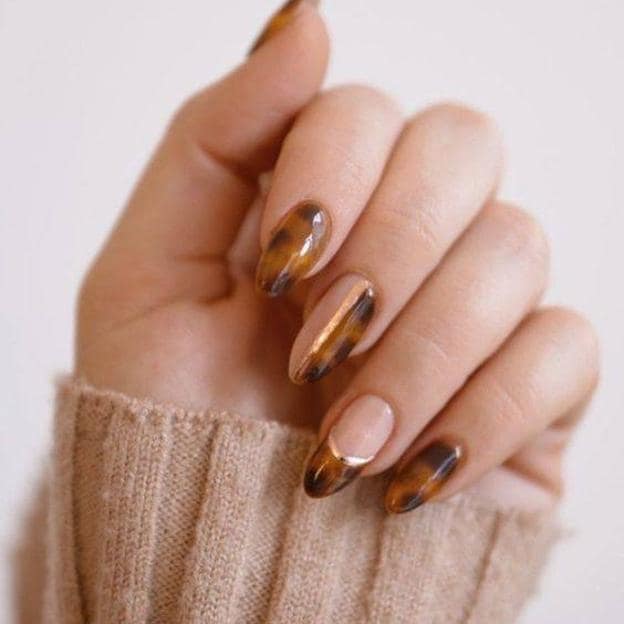 Diseño de manicura efecto carey especial