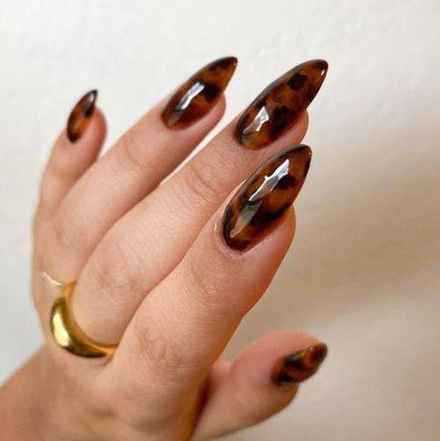 Uñas tortoise: la tendencia en manicuras para otoño más viral en Instagram
