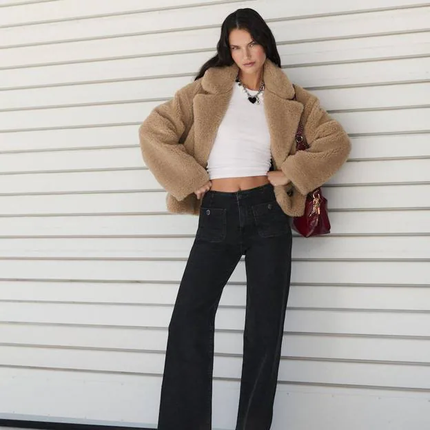 Los mejores abrigos tendencia de Stradivarius para otoño que aman las influencers