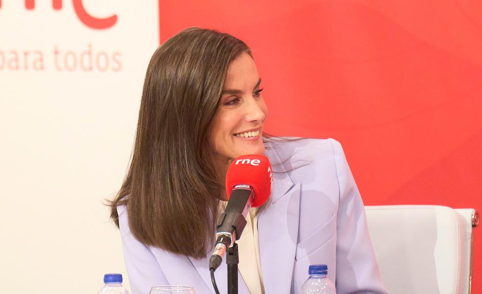 Por qué la reina Letizia es tan feliz ante los micrófonos: todo lo que pasa cuando vuelve a ser periodista en la radio