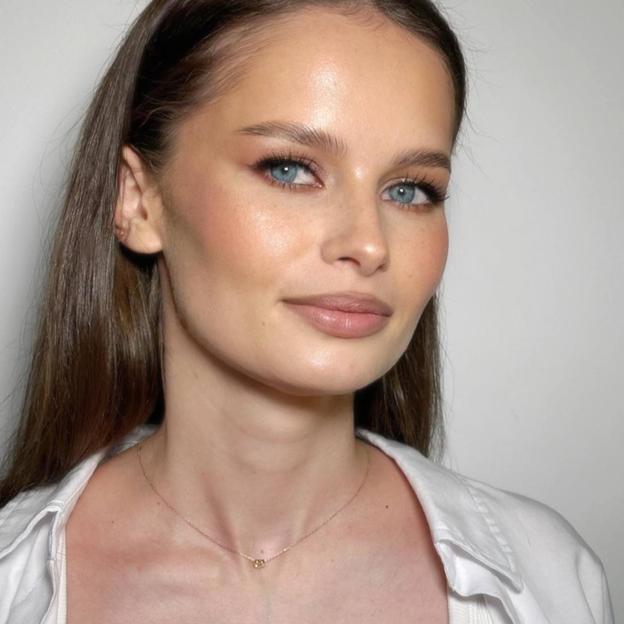 Los mejores geles de cejas transparentes para llevar la tendencia efecto laminado