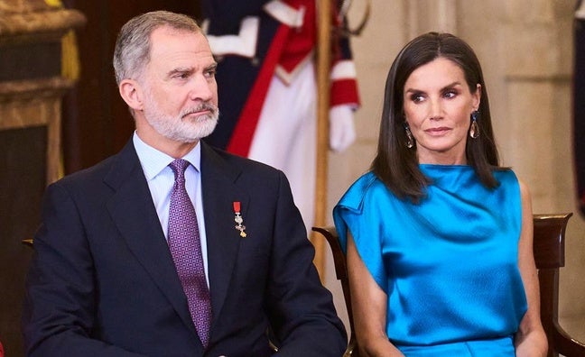 Más corto y sin la reina Letizia: el rey Felipe irá solo a Jordania por la complicada situación en la zona