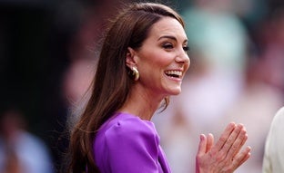 Kate Middleton reaparece con el traje cherry red que lucen todas las royals