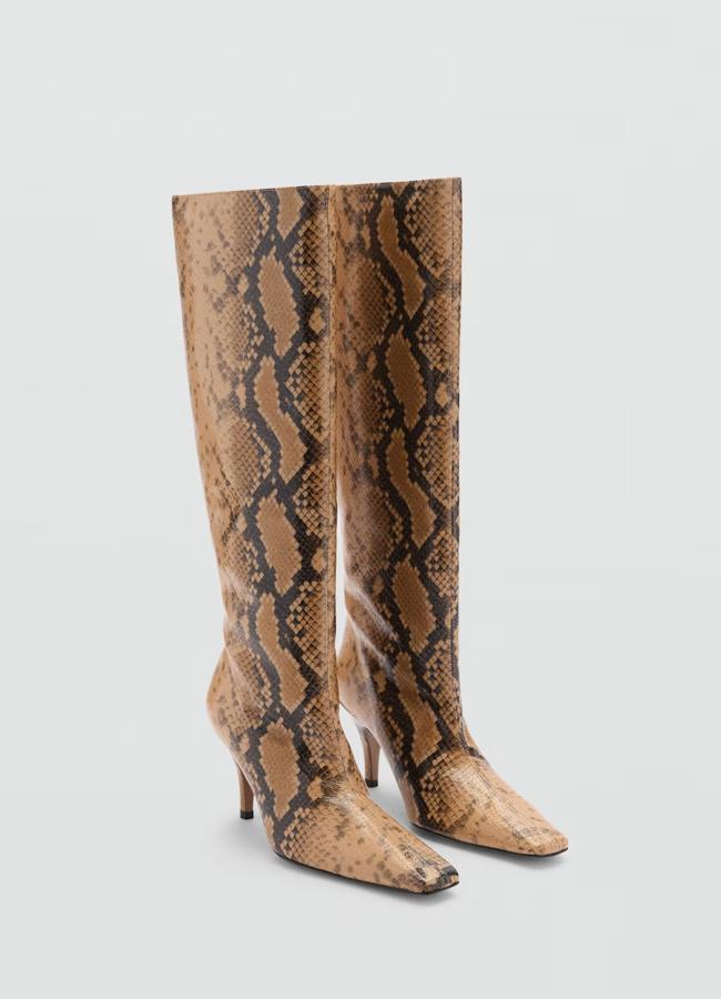 Botas altas de piel de serpiente de Mango, 199,99 euros.