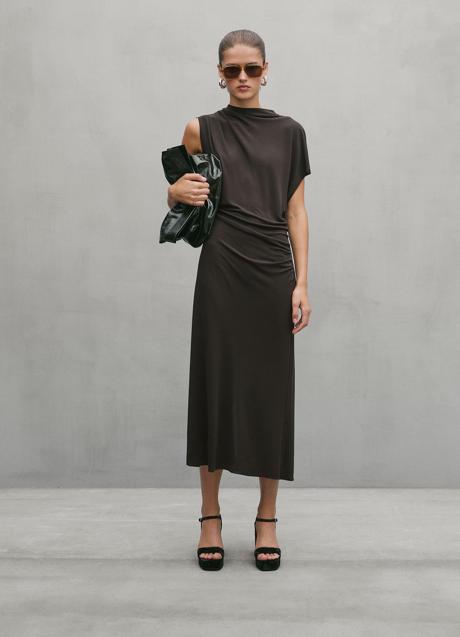 Vestido marrón de Massimo Dutti (89,95 euros)