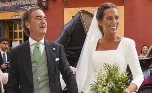 El vestido de novia de inspiración romántica de Constanza Villar-Mir para su boda: escote cuadrado y falda vaporosa