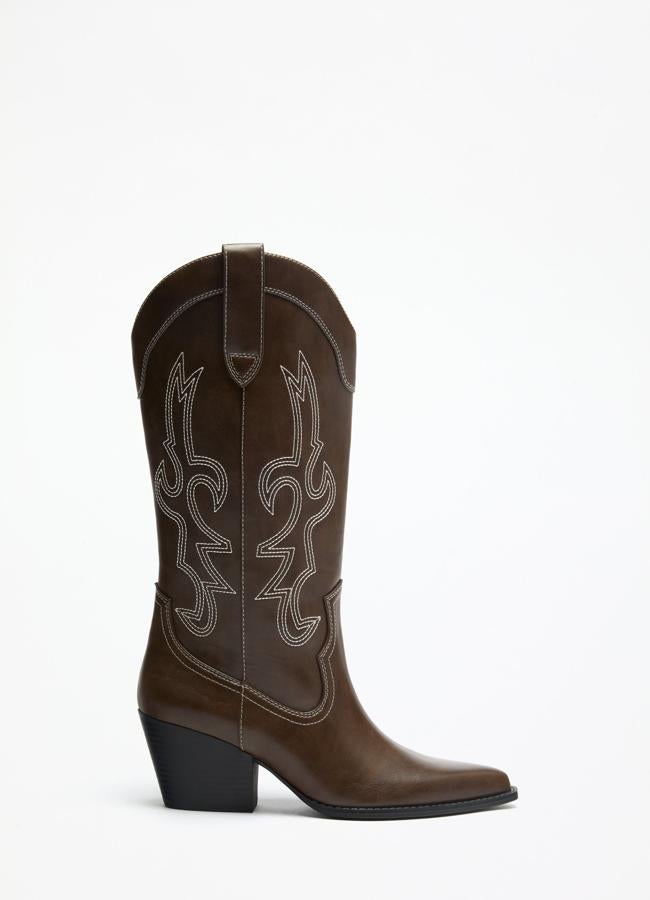 Bota cowboy marrón, 35,99 euros.
