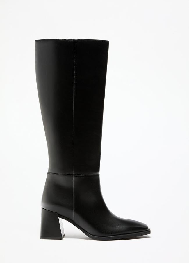 Bota con punta cuadrada, 39,99 euros..