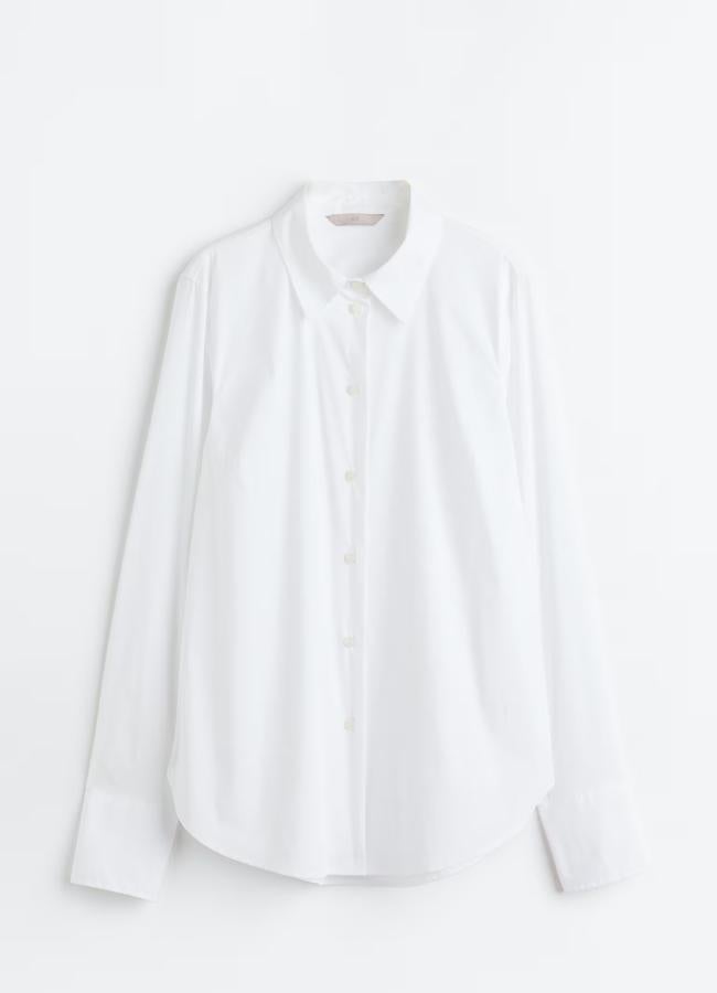 Camisa blanca, 17,99 euros.