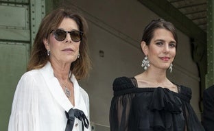 Carolina de Mónaco reaparece junto a su hija Carlota Casiraghi tras la polémica entrevista: el mensaje oculto de sus looks