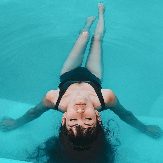 El entrenamiento de fuerza dentro del agua para tener un vientre plano y unos músculos de acero