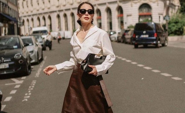 7 faldas midi que están arrasando ahora mismo en el street style