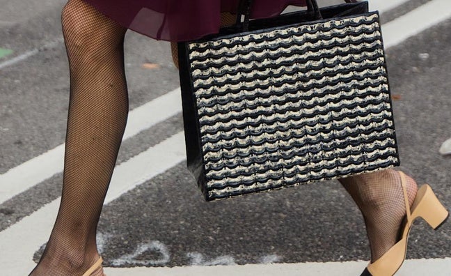 Bolsos shopper para llevar en días de lluvia