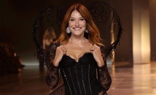 Carla Bruni, Kate Moss e Irina Shayk protagonizan la vuelta a las pasarelas de la icónica marca de lencería Victoria's Secret