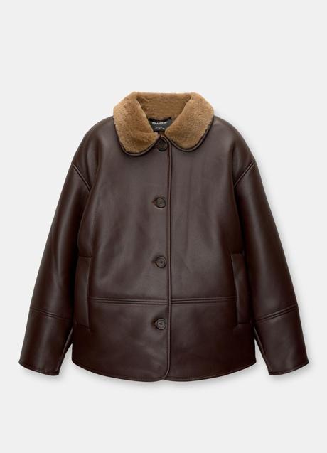 Cazadora doble faz de Pull & Bear (49,99 euros)