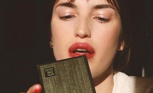 Pintarse los labios sin perfilador o labios a la francesa, la tendencia de maquillaje que promete arrasar en 2025