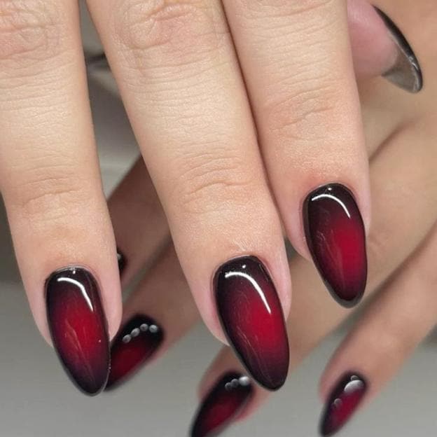 Uñas black cherry estilo aura nails