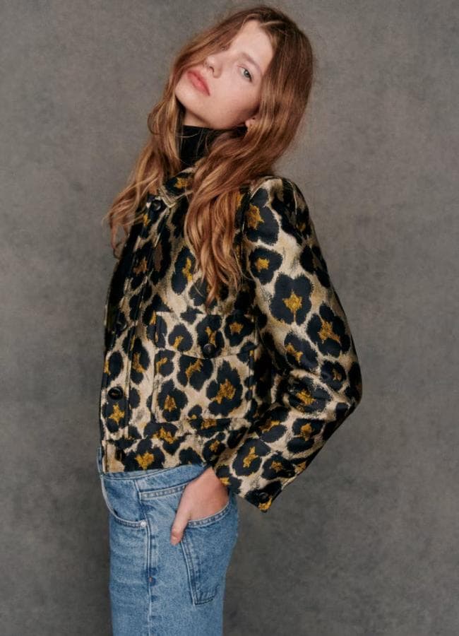 Chaqueta con estampado de leopardo de Sézane.