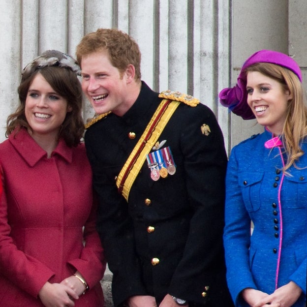 Un joven Harry junto a sus primas Eugenia y Beatriz. 