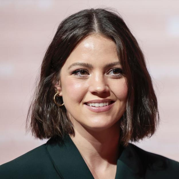 Isabelle Junot tiene el traje de chaqueta que más estiliza: así es el truco que mejora la silueta