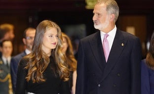 La princesa Leonor estrena una espectacular falda midi con body negro ajustado en el Concierto Premios Princesa de Asturias 2024