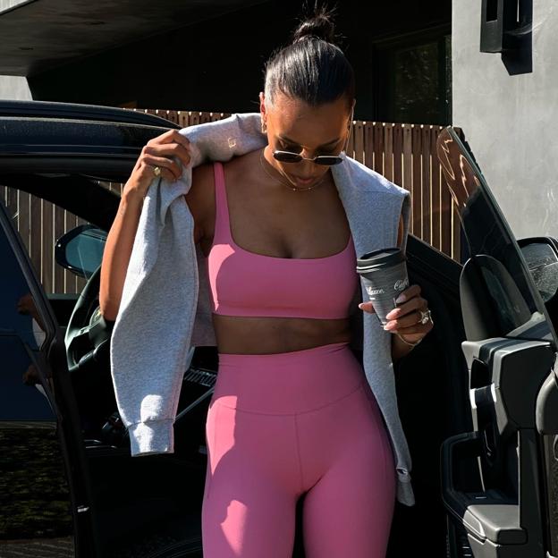 Mujer con ropa deportiva. 