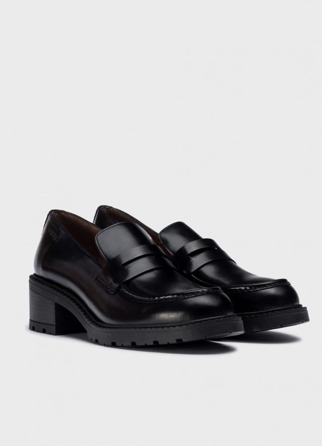 Mocasines negros de Wonders, 115 euros.