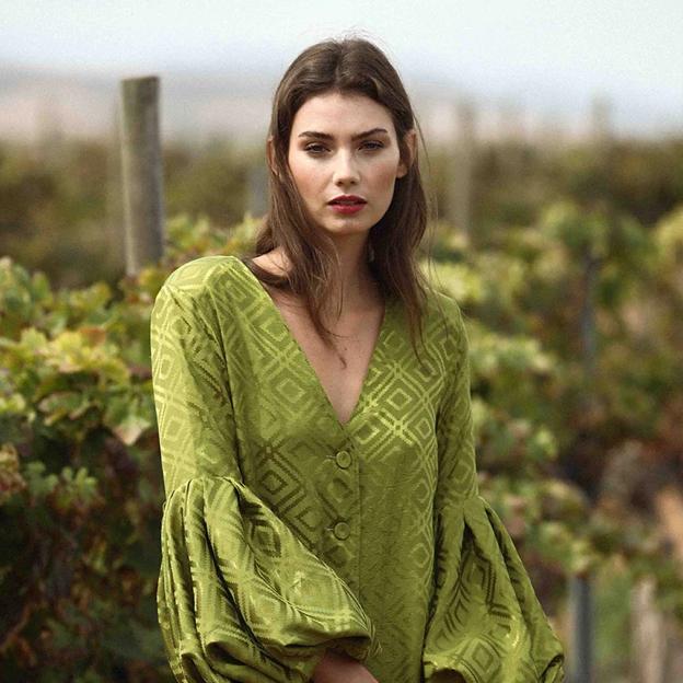 Esta firma española rebaja sus vestidos y conjuntos de invitada a mitad de precio