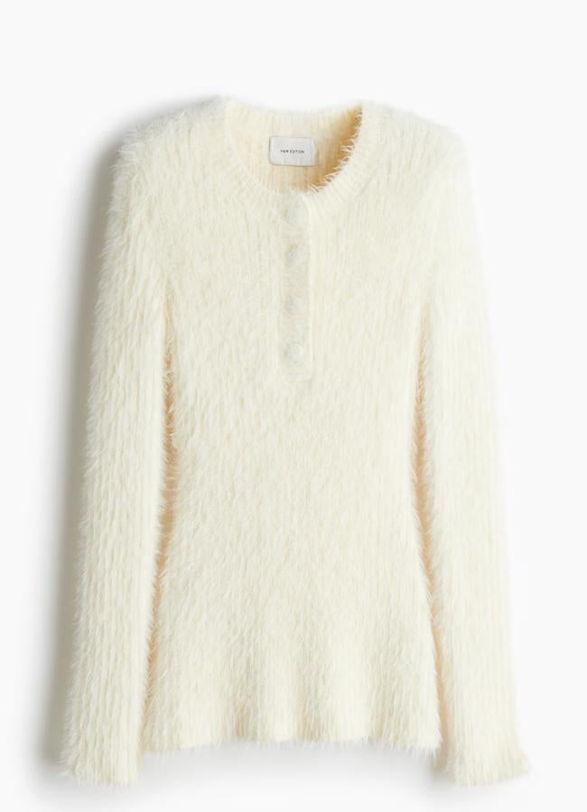 Jersey efecto pelo en blanco de H&M.